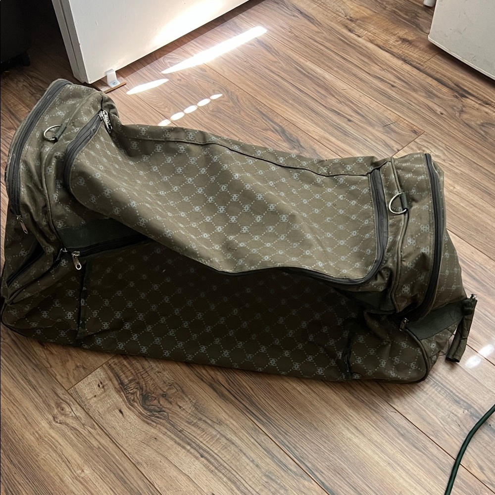 🔥OLIVE GREEN LARGE LUGGAGE WITH MULTI ZIPPERS - Picture 2 of 7
